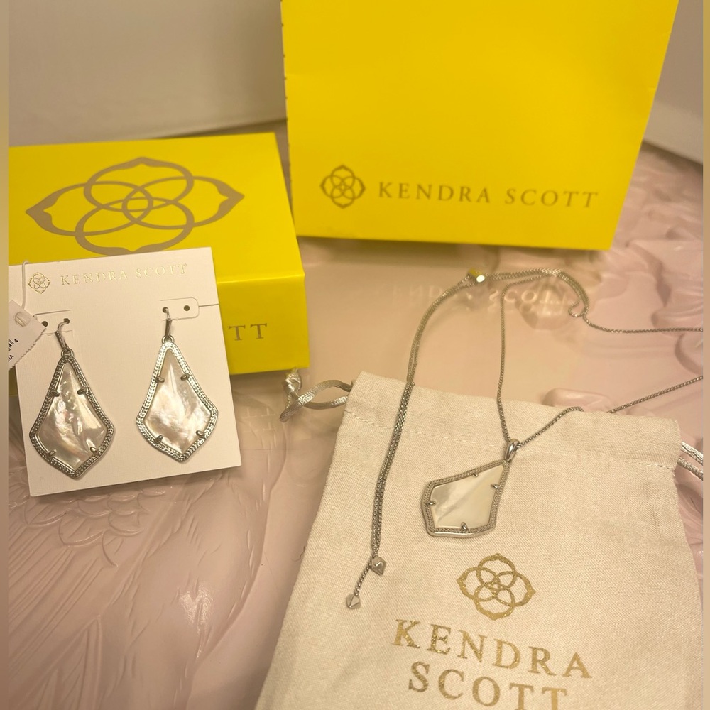 Kendra Scott😍”SET” Alex, Mother of Pearl, Silver Necklace and Alex Drop Earrings